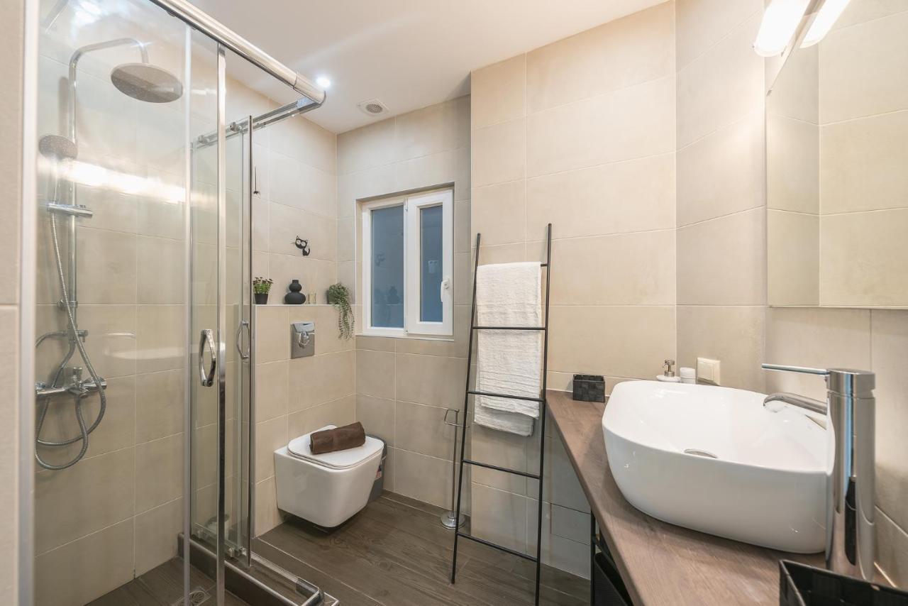 Superb Acropolis View 3Bd Apt In Historical Center Aten Exteriör bild